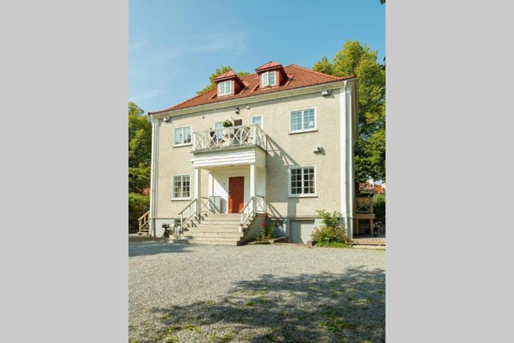 Central Beautiful Modern Accommodation Near Stockholm City Bagian luar foto
